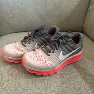 Women’s size 7 Nike Air Max 2017, like new. Only worn a few times.